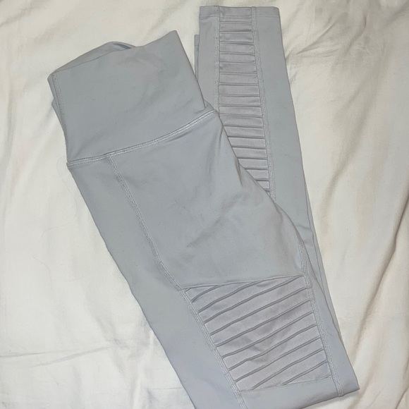 Alo Leggings - Picture 1 of 3